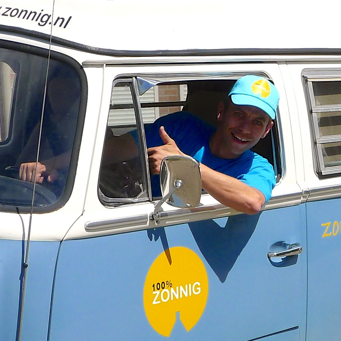 David-in-het-100%-zonnig-busje